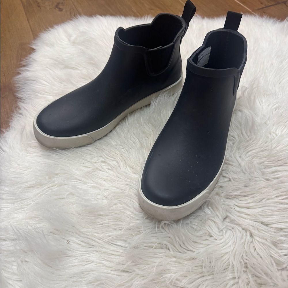 Universal Thread Black Waterproof Ankle Boots - image 1